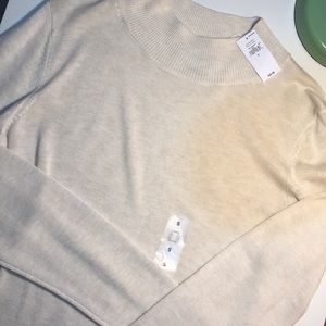 NWT❗️Mock neck sweater 🌸